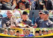 Ketua Umum Aliansi Madura Indonesia (AMI) Baihaki Akbar memberikan kejutan Hari Bhayangkara ke-80 kepada jajaran Polri di tiga markas kepolisian di Surabaya.