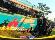 Kecelakaan beruntun di akses ke Suramadu Bangkalan melibatkan sebuah bus.