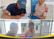 Petugas Satpas SIM Colombo Surabaya memberikan pendampingan kepada pemohon SIM saat proses pelayanan administrasi.