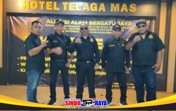 Pengurus Aliansi Alam Bersatu Jaya berfoto bersama pada penutupan Diklat Ke-III Aliansi Alam Bersatu Jaya di Hotel Telaga Mas International, Sarangan, Magetan.