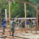 Proses Pendirian Tiang RTLH Terus Berjalan, Satgas TMMD Reguler Ke-129 Wujudkan Hunian Layak Bagi Warga