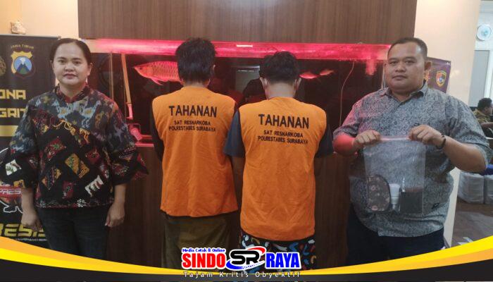 Polrestabes Surabaya Bekuk Dua pengedar, Bohlam Lampu jadi Tempat Sabu