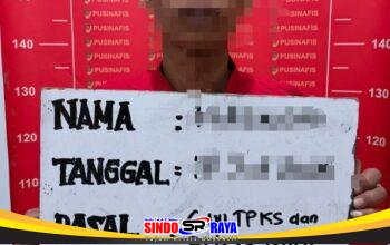 Tersangka kasus persetubuhan anak tiri di Polrestabes Surabaya