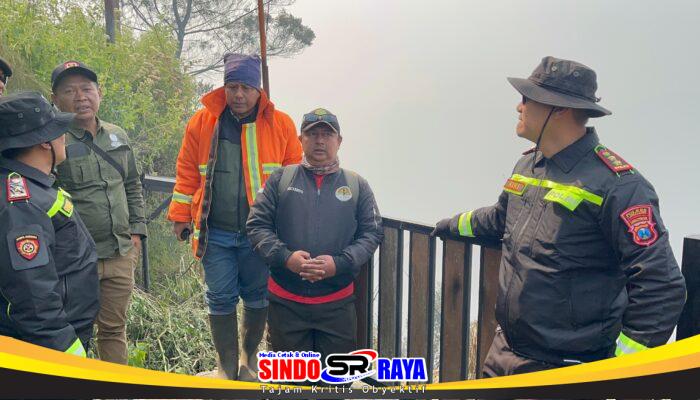 Polres Lumajang Buat Fire Break Darurat Antisipasi Karhutla TNBTS Meluas