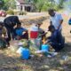 Babinsa Koramil 1009-04/Takisung Gotong Royong Bersihkan Lapangan, Persiapan HUT RI ke-81