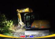Alat Berat Bekerja Hingga Malam, Dukung Percepatan Pembangunan Jalan TMMD Reguler ke-129