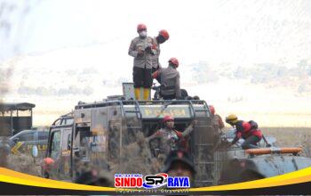 Polres Probolinggo dan Tim Gabungan Jinakkan Titik Api di Kawasan JLKT Bromo