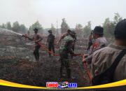 Dandim dan Kapolres Sambas Turun Langsung Tangani Karhutla