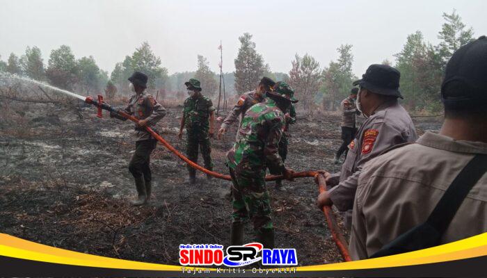 Dandim dan Kapolres Sambas Turun Langsung Tangani Karhutla