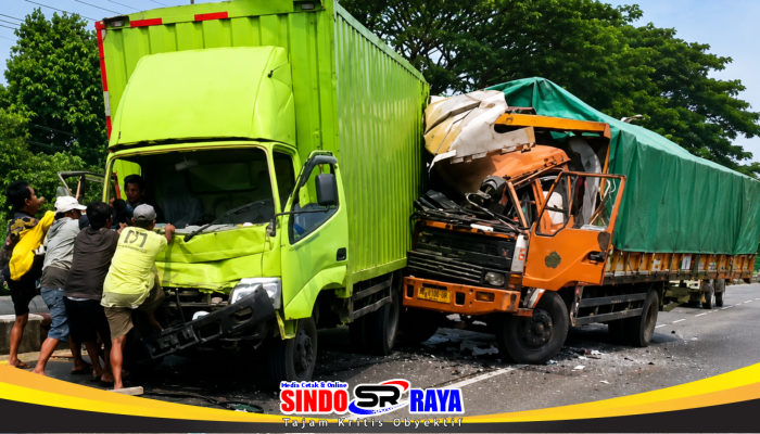 Empat Truk Tabrakan di Patung Sapi Pandaan, Dua Sopir Dilarikan ke Rumah Sakit