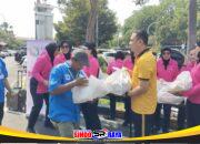 Sambut HKGB ke-74, Polres Pelabuhan Tanjung Perak Gelar Bansos untuk Portir di Terminal Gapura Surya Nusantara