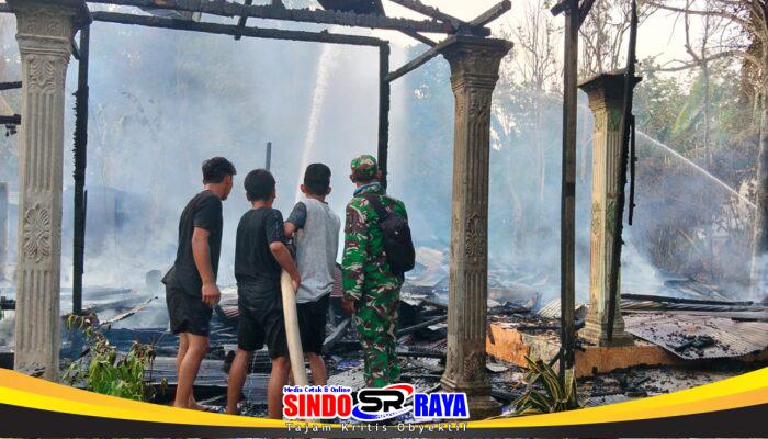 Api Lahap Dua Rumah di Lok Batu, Babinsa Bersama Tim Gabungan Berjibaku Padamkan Api