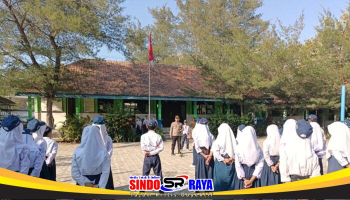 Kapolsek Camplong Pimpin Upacara di SMPN 3, Edukasi Anti-Bullying dan Kenakalan Remaja