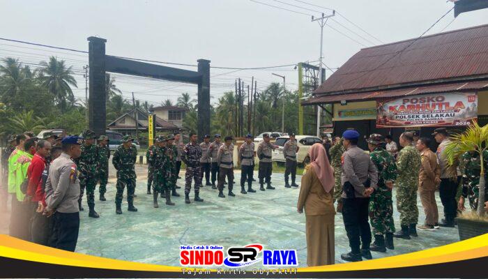 Hadirkan Forkopimcam dan Warga, Tim Penyuluh Mabes TNI Laksanakan Penyuluhan Karhutla di Mapolsek Selakau.