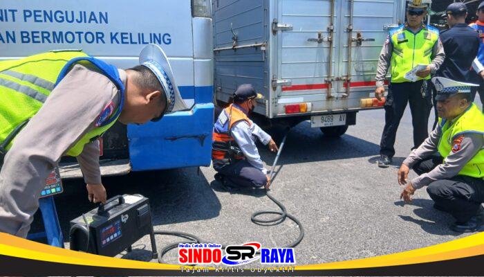 Uji Emisi Digencarkan, Satlantas Polres Pelabuhan Tanjung Perak Gelar Operasi Gabungan di Jalan Pegirian
