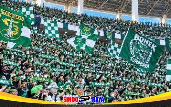 Bonek Mania tetap mendukung Persebaya di Stadion Gelora Bung Tomo Surabaya