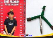 Terduga pelaku curanmor dan barang bukti di Polsek Tegalsari Surabaya
