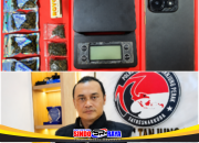 Kasatresnarkoba Polres Pelabuhan Tanjung Perak AKP Adik Agus Putrawan dan barang bukti ganja