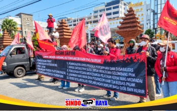 KASBI Jatim Gelar Aksi di Grahadi dan DPRD, Desak UU Pelindungan Ketenagakerjaan Disahkan