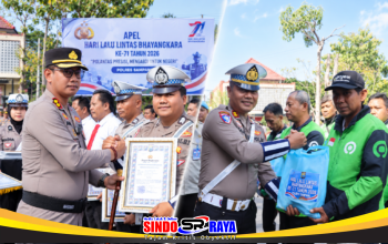 Polres Sampang Gelar Hari Lalu Lintas Bhayangkara ke-71, 40 Anggota Raih Penghargaan