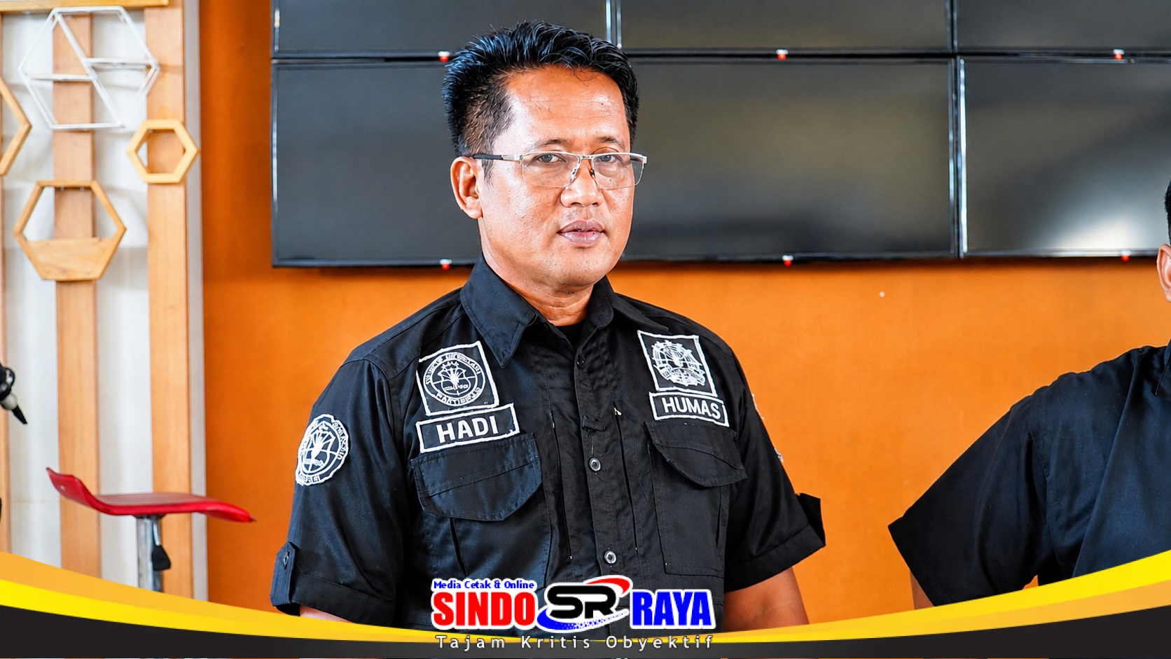 Kasi Humas Polrestabes Surabaya AKP Hadi Ismanto memberikan keterangan terkait pengungkapan kasus curanmor di Margorukun.