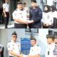 Petugas Rutan Kelas I Surabaya menerima vitamin dan suplemen dalam kegiatan pembagian suplemen untuk menjaga kebugaran pegawai.