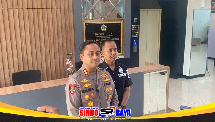 Menangis di SPKT Polsek Manyar, Perempuan Laporkan Dugaan Ancaman dan Pemerasan Pinjol