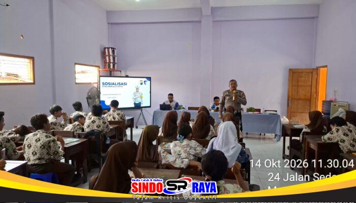 Polres Pelabuhan Tanjung Perak Gelar Sosialisasi Keselamatan Lalu Lintas di SMP Bhayangkari 6 Surabaya