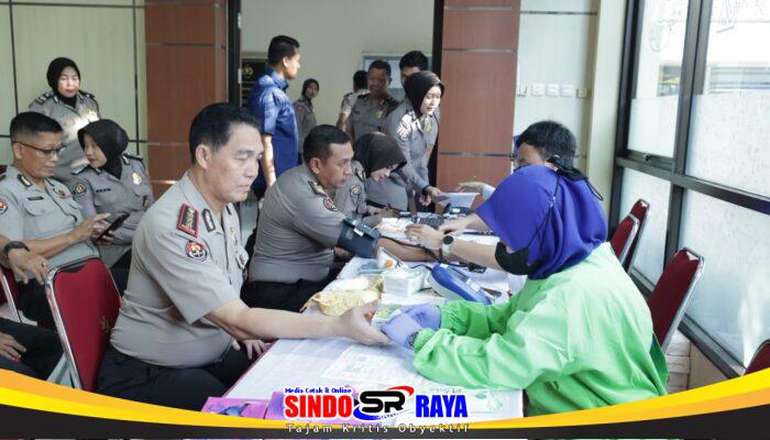 Polda Jatim dan Insan Pers Gelar Donor Darah, Kumpulkan 100 Kantong di HUT ke-75 Humas Polri
