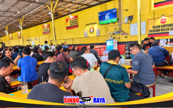 Ratusan Bonek Nobar Persebaya vs Madura United, Warkop STK Bergemuruh